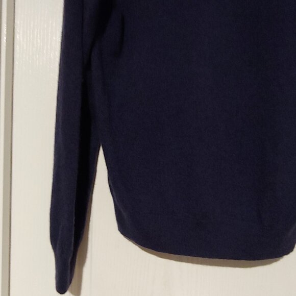The Men's Store Bloomingdales Navy Cashmere V-Neck Sweater Old Money L Preppy - Picture 6 of 12